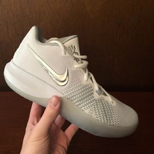 Brand New Nike Kyrie Flytrap ‘Metallic Silver’